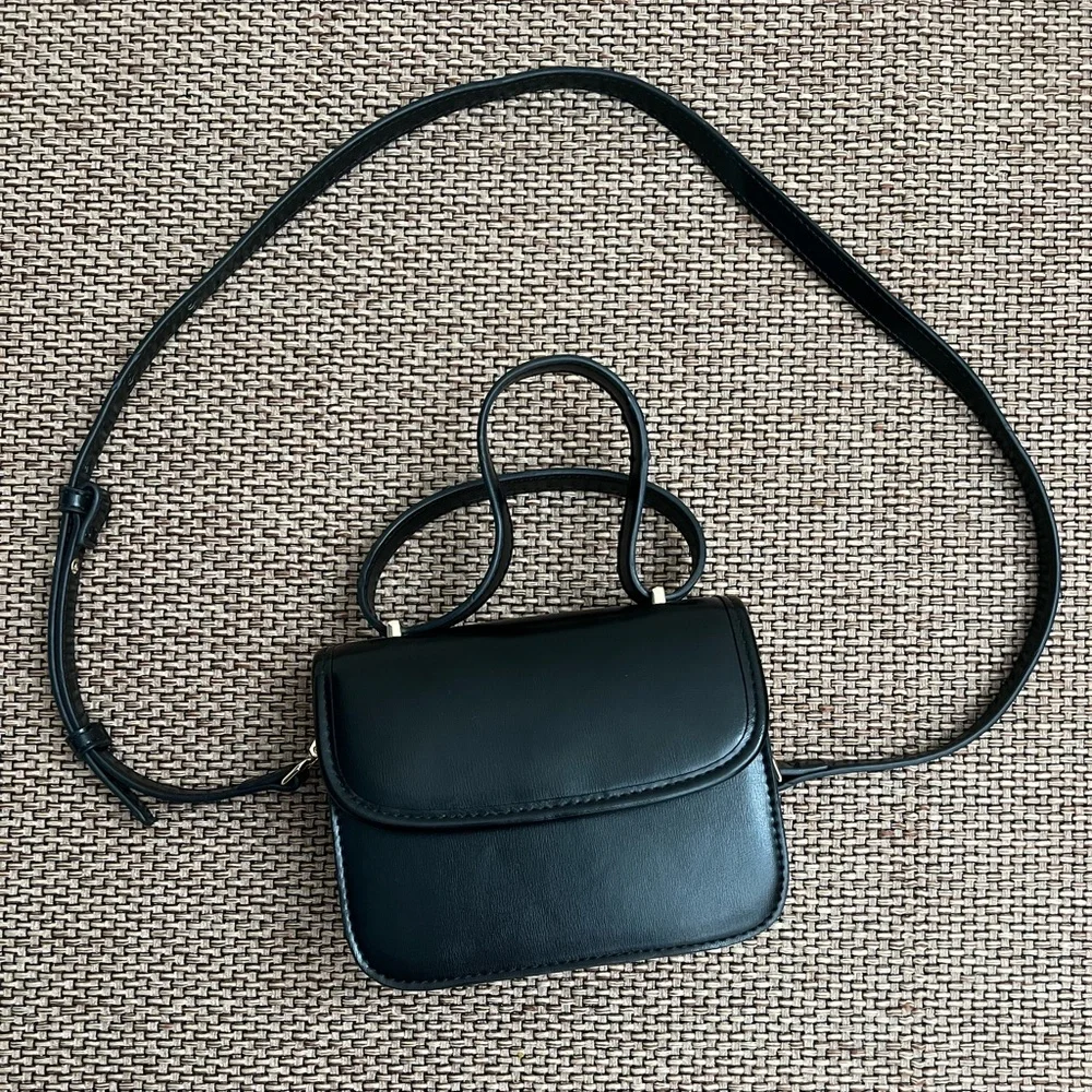 Zara Double Strap Crossbody Bag in black. - Picture 3 of 10